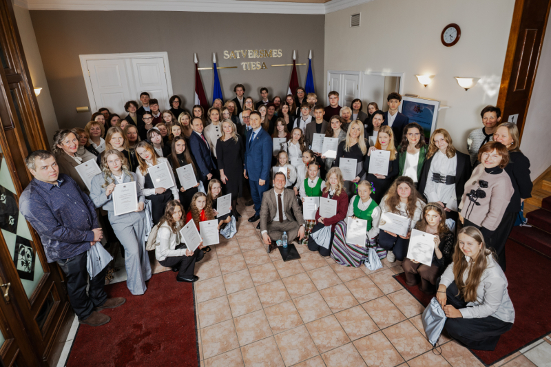 Skolēnu_apbalvošanas_ceremonija