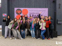 jauniešu kopbilde pie jauniešu centra Hēlijs