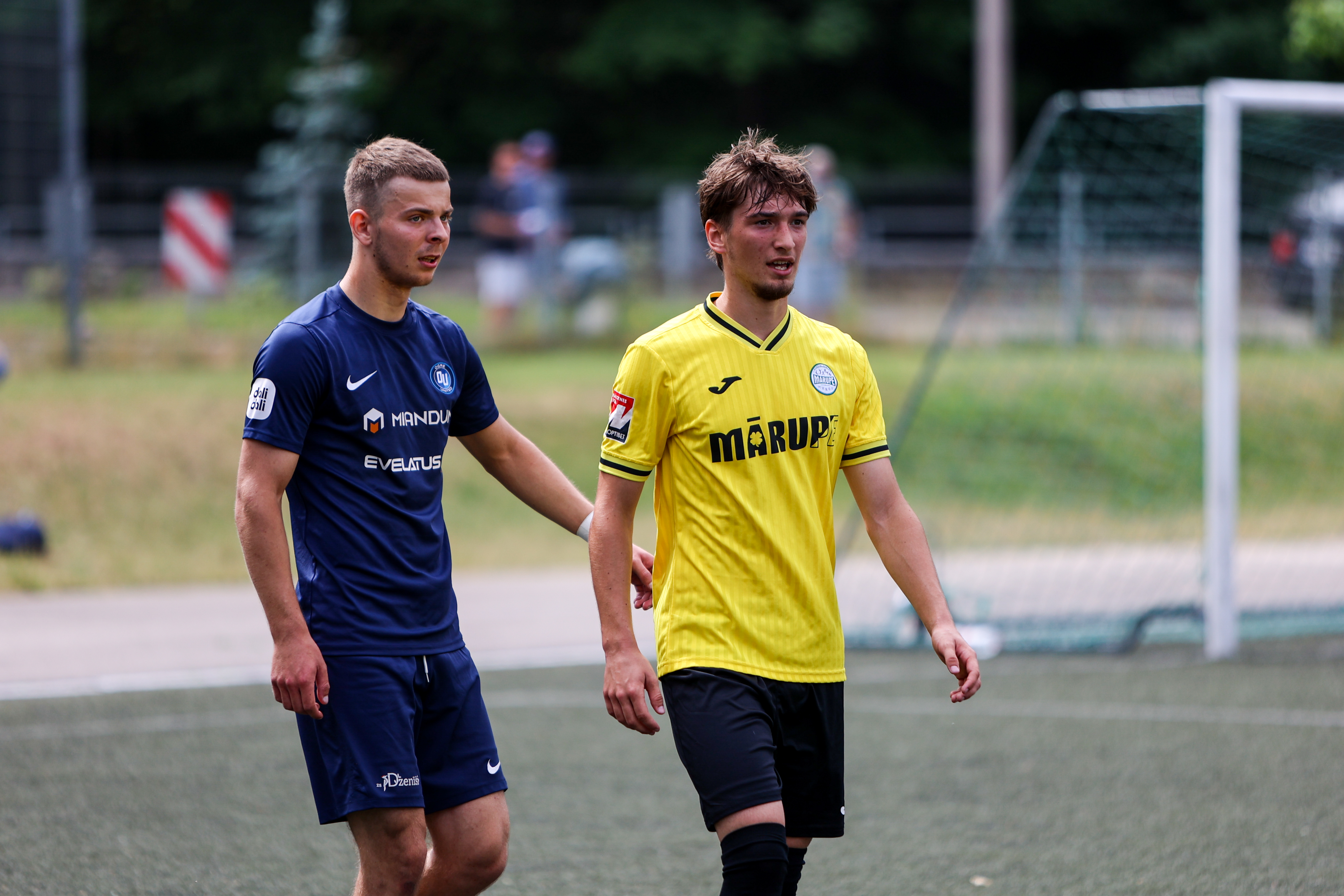 Divi futbolisti