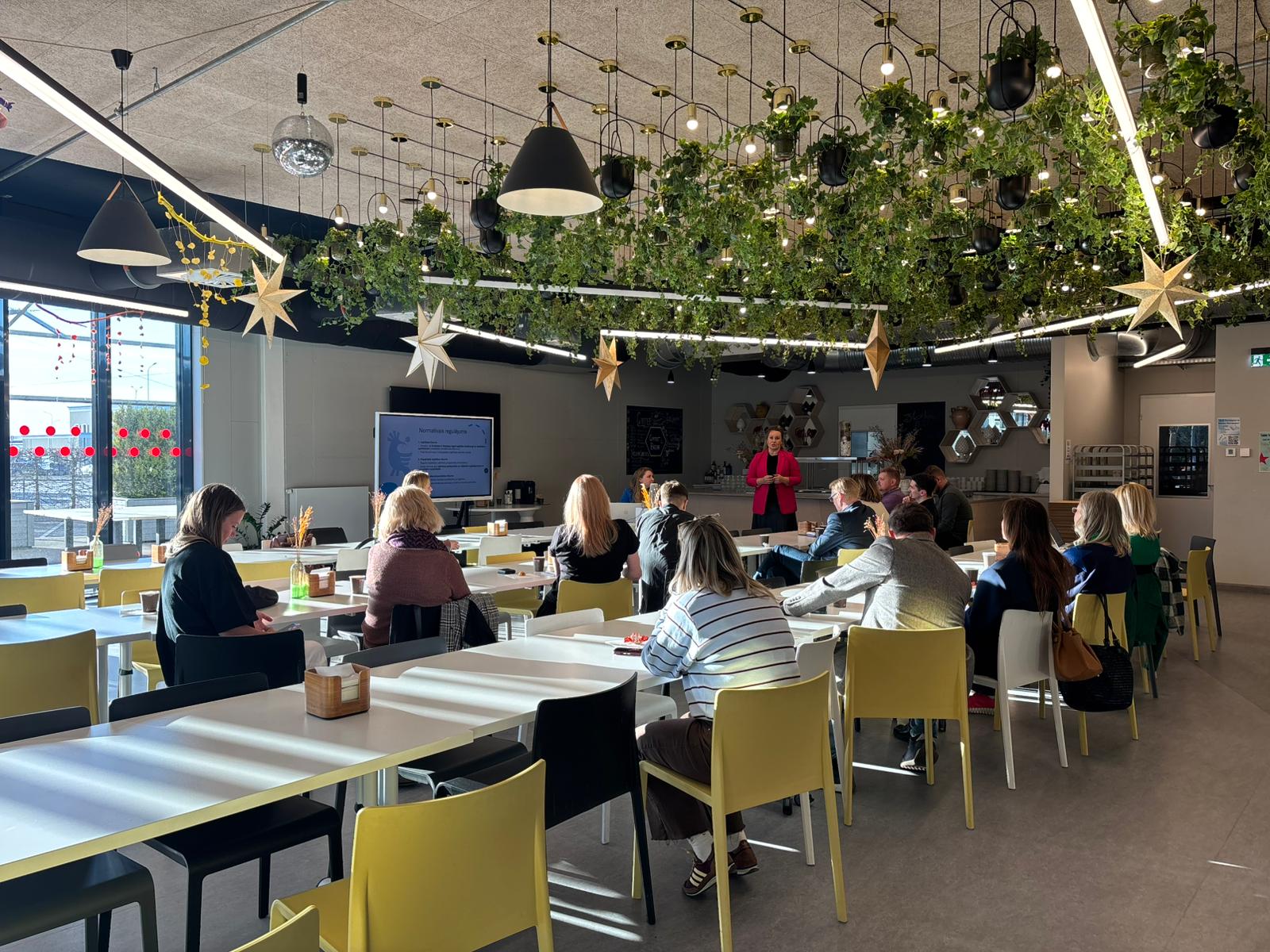 Izglītības un jaunatnes konsultatīvās padomes dalībnieki