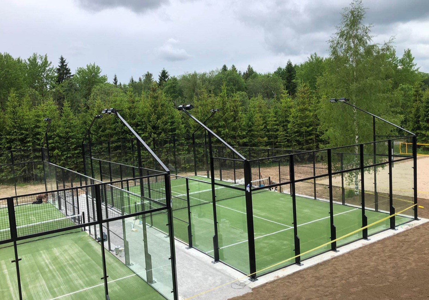 Publiska āra padel tenisa korta izveide  Mārupes novadā