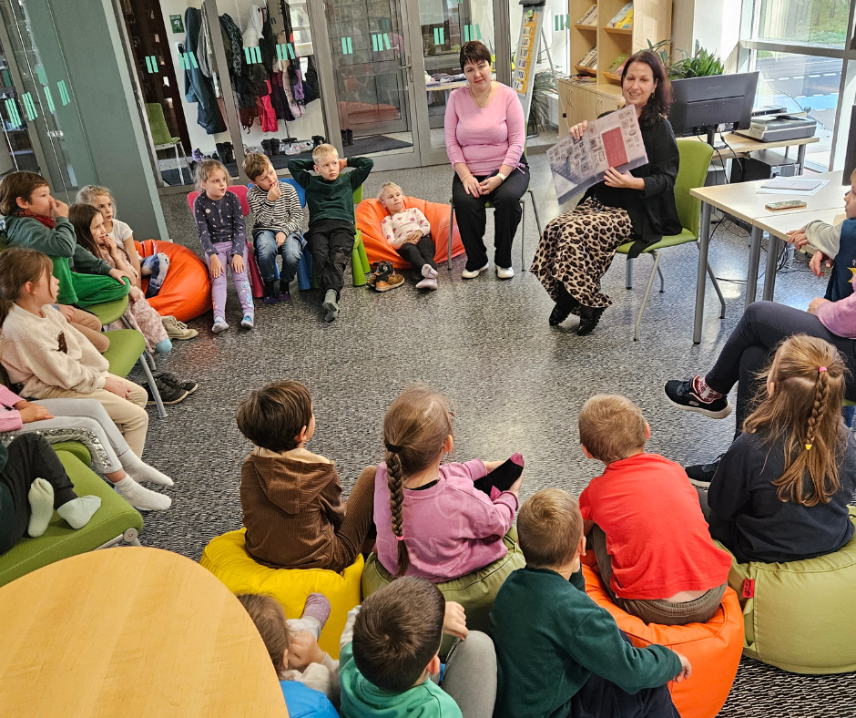 Bērni sēž uz grīdas