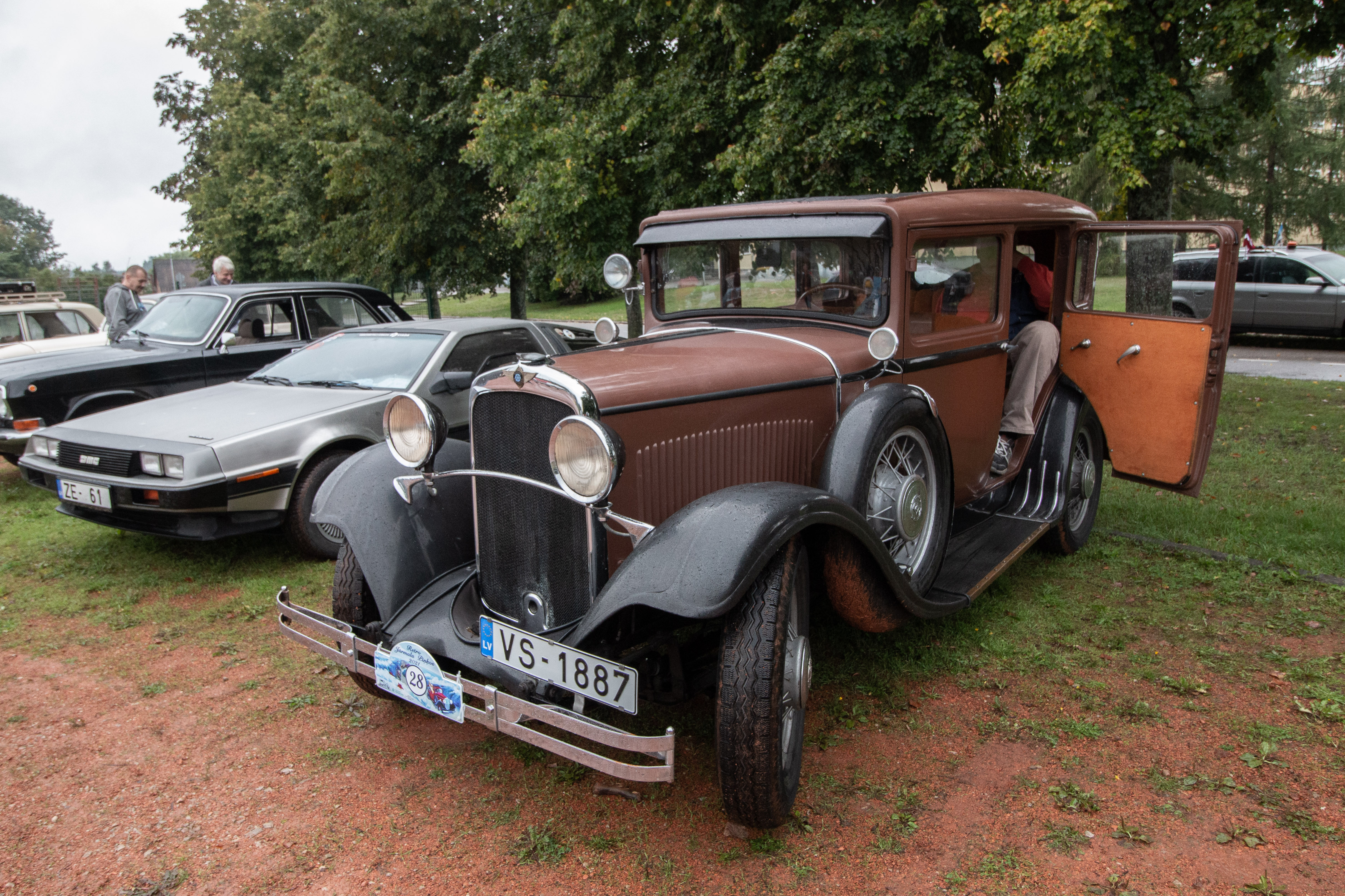 Aizritējis starptautiskais seno spēkratu salidojums “Retro Jūrmala Piņķos”