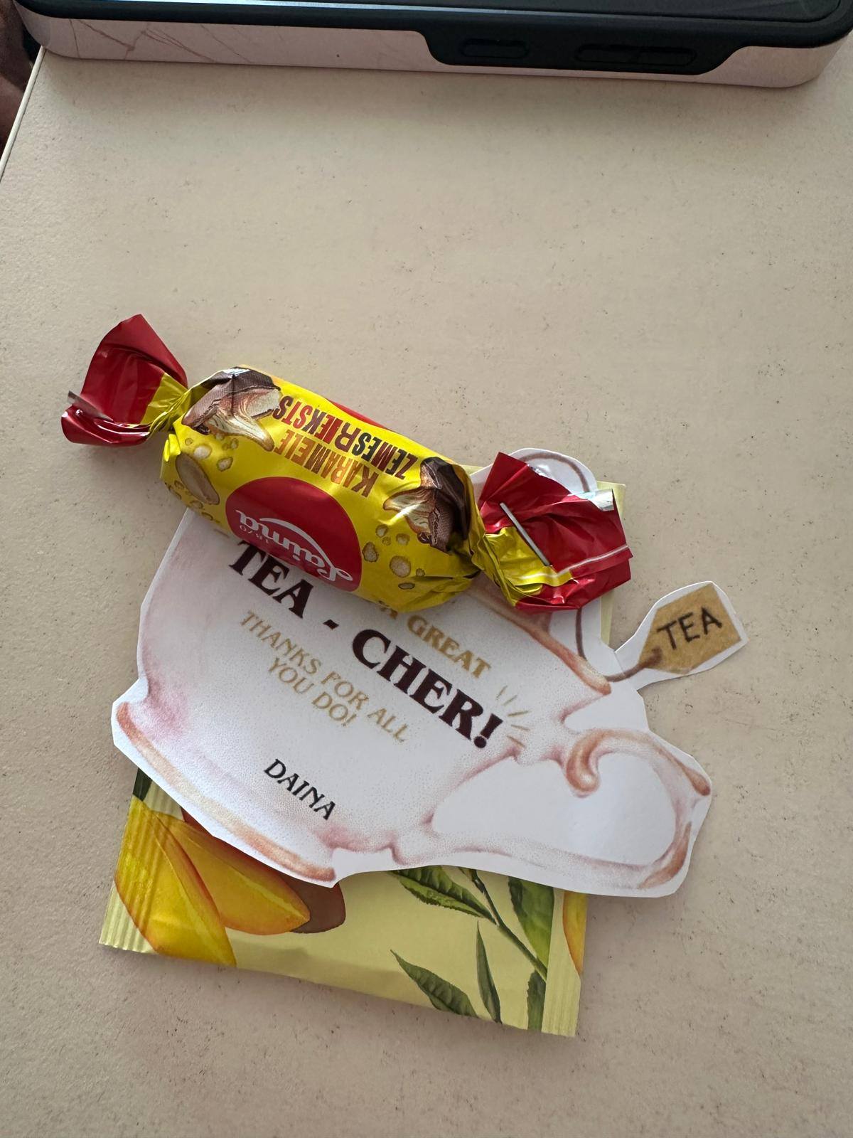 Konfekte un kartīte