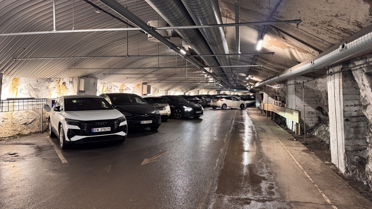 Pazemes autostāvvieta cietoksnī Oslo