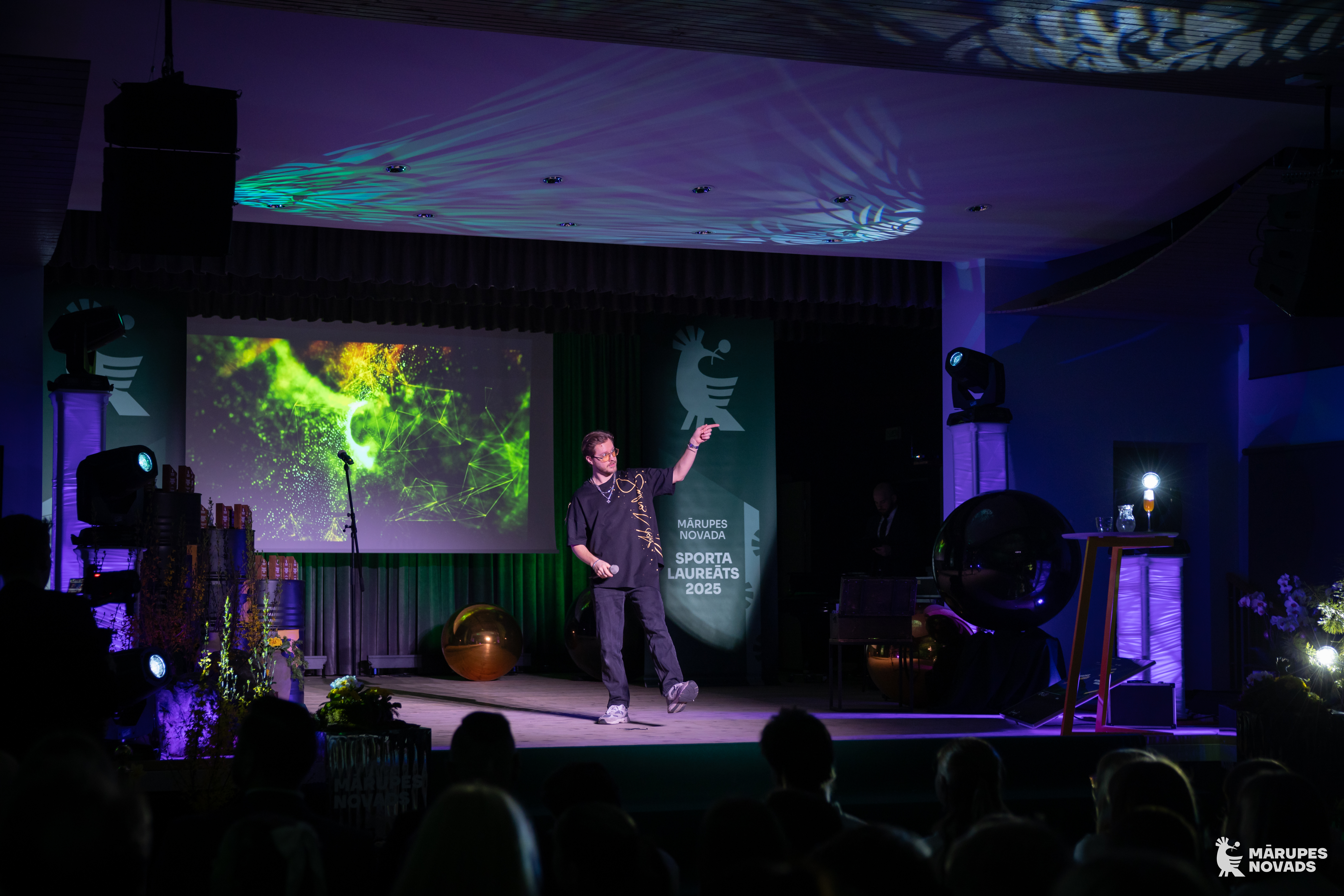 Vīrietis uz skatuves