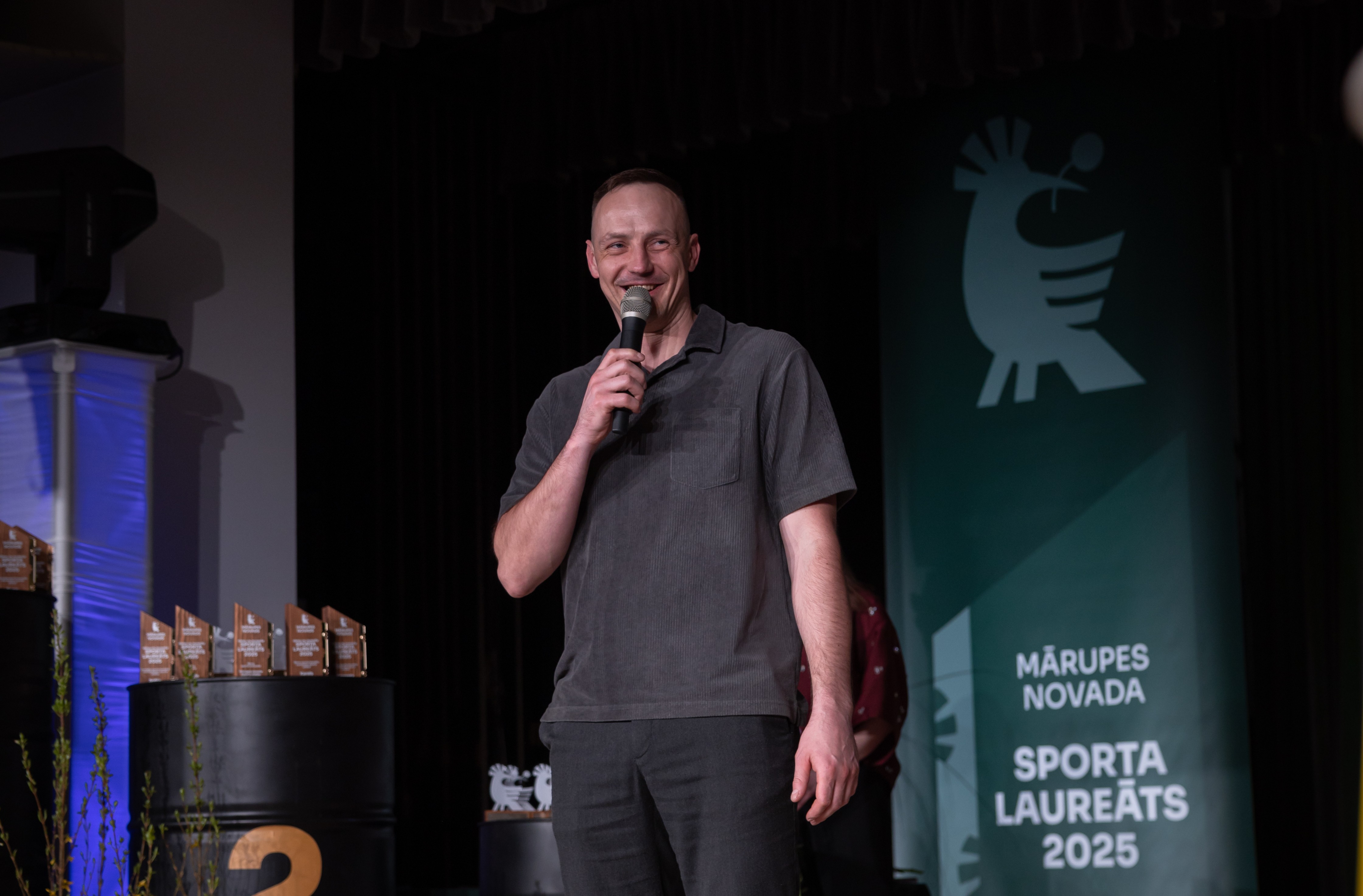 Vīrietis uz skatuves