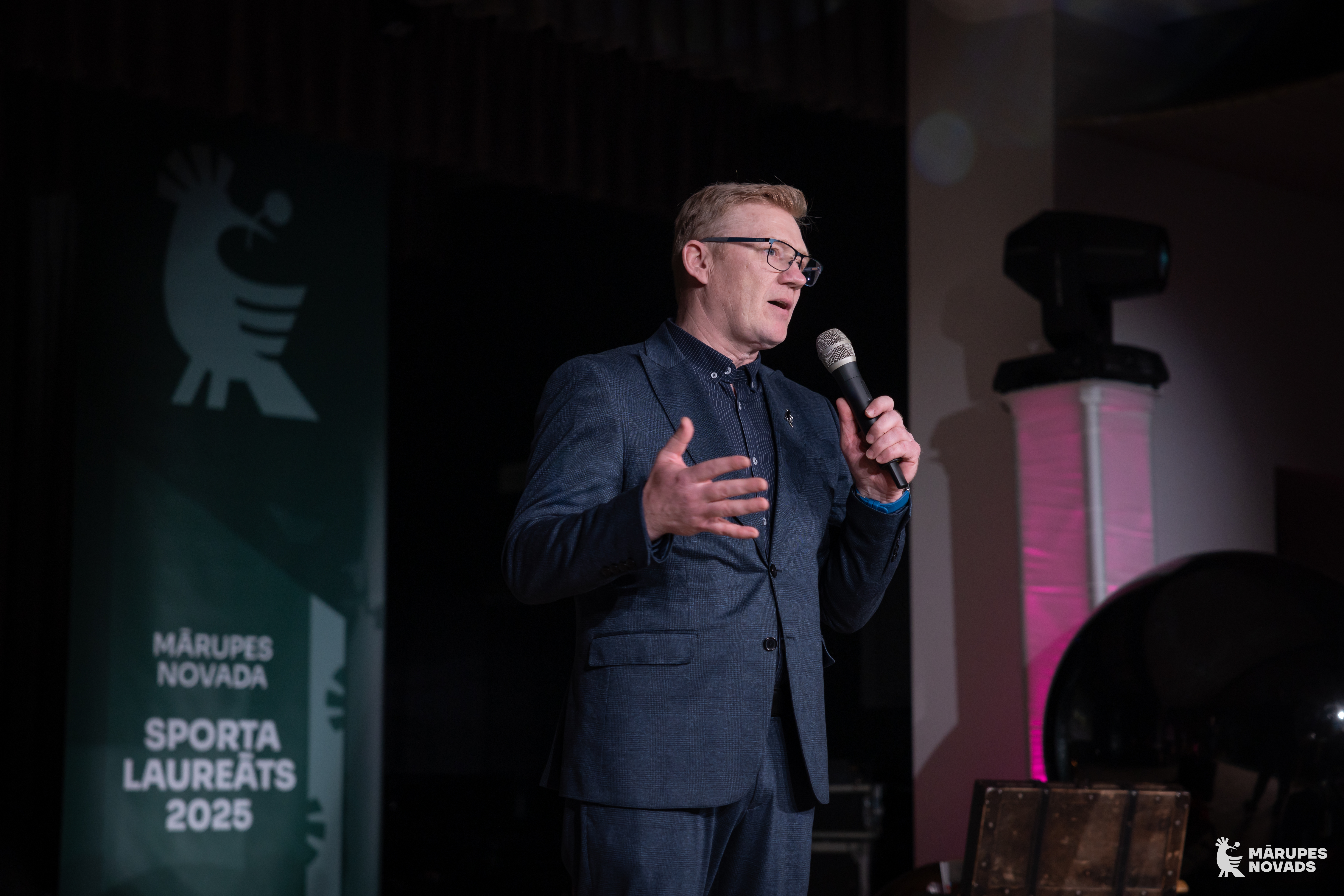 Cilvēks uz skatuves