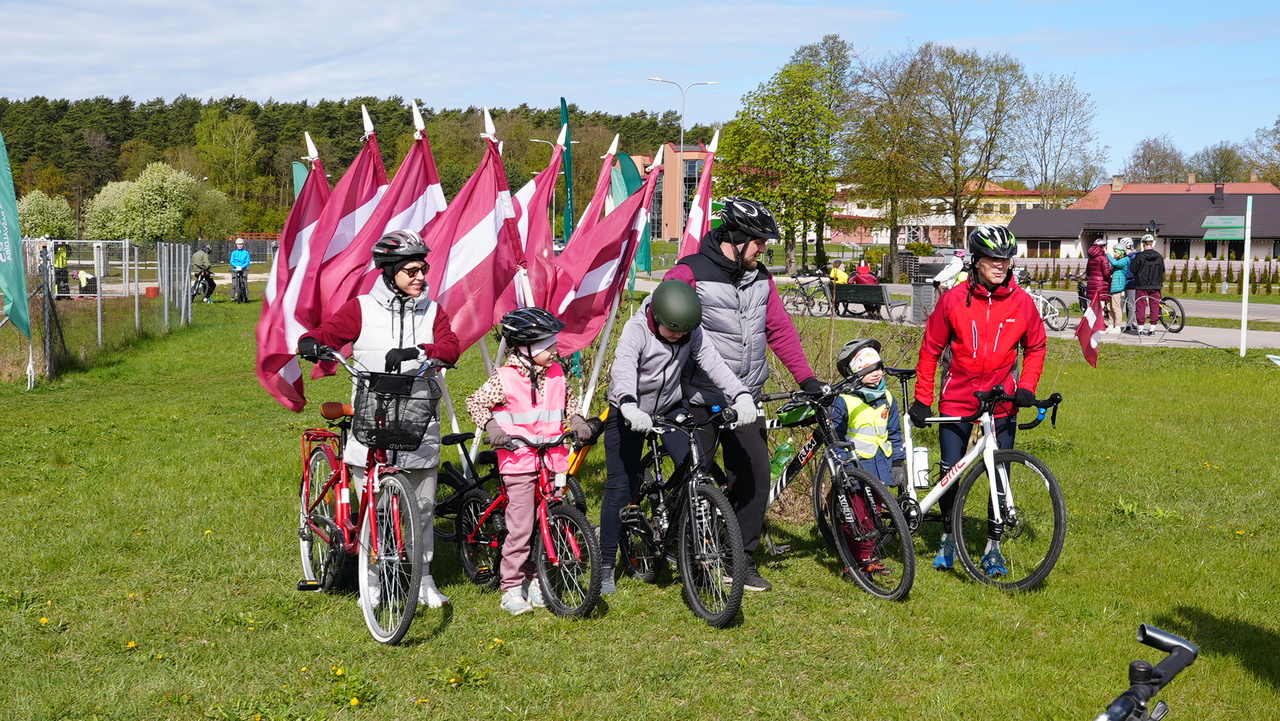 velobrauciens Vējš matos