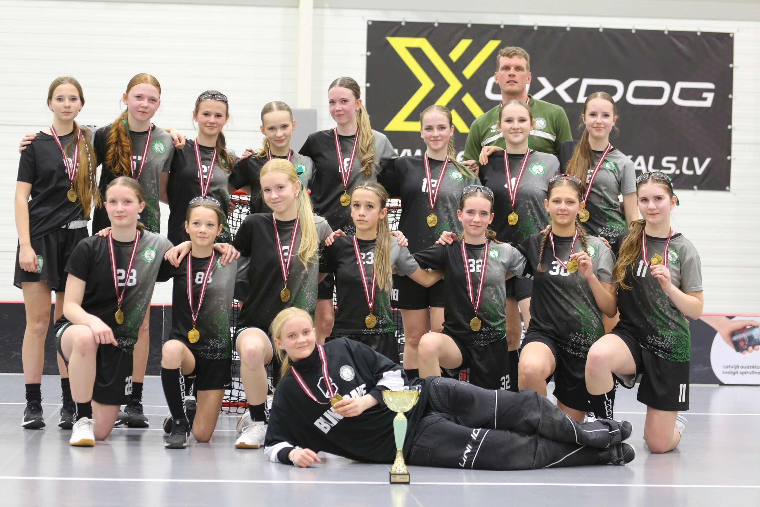 sporta komandas foto gaišā telpā