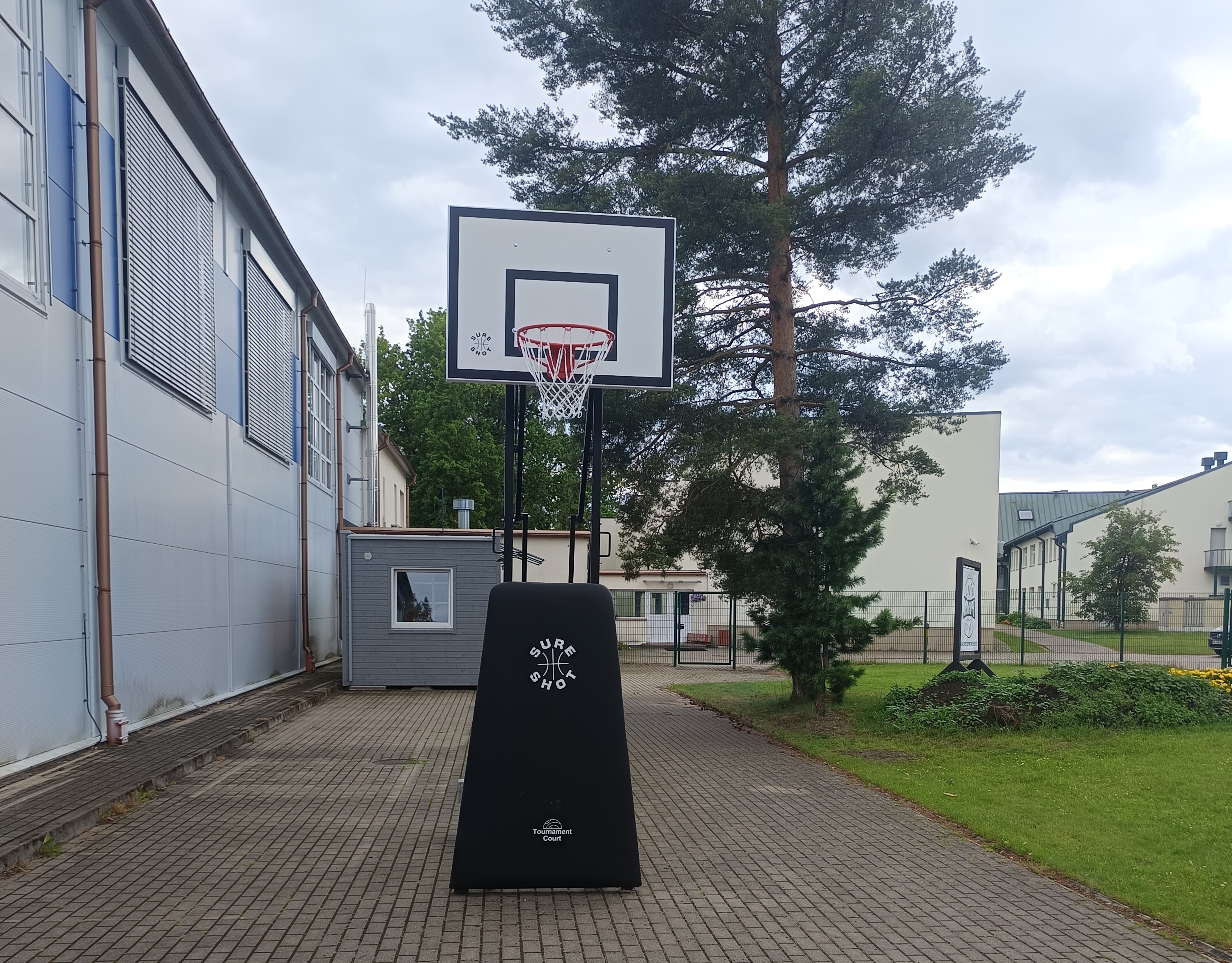 pārvietojams basketbola grozs