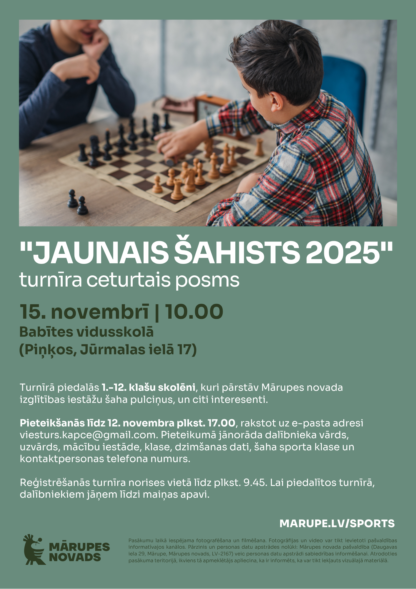 Zaļa afiša ar baltiem burtiem un elementiem