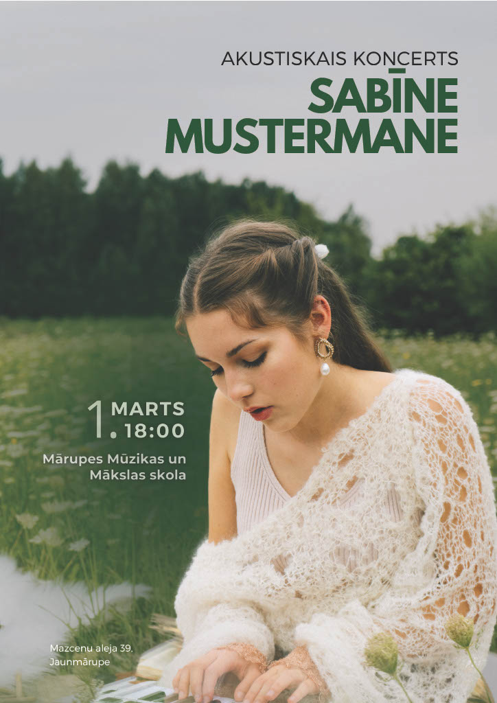 Informatīvs plakāts, kur redzama mūziķe Sabīne Mustermane sēžot pļavā, un teksts par koncerta norises vietu un laiku 