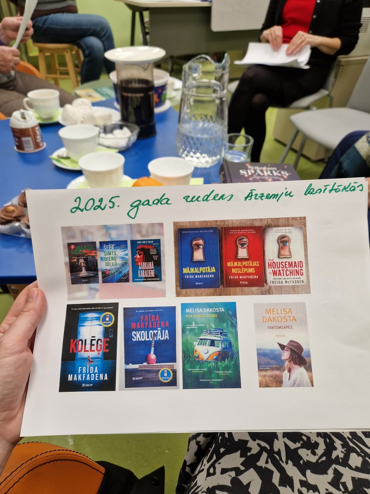 krāsainas grāmatas