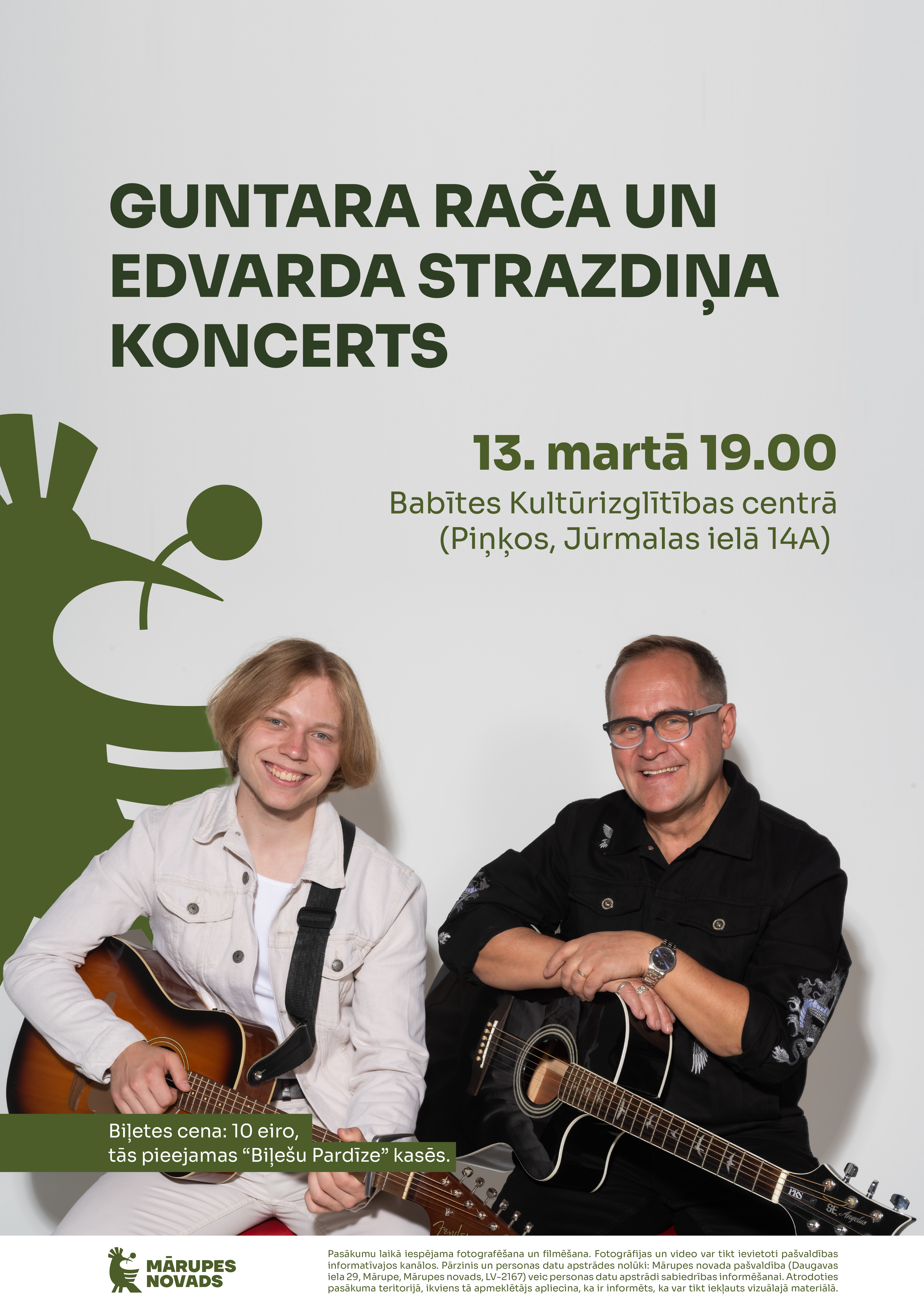 uz gaiši pelēka fona, divi vīrieši ar ģitārām