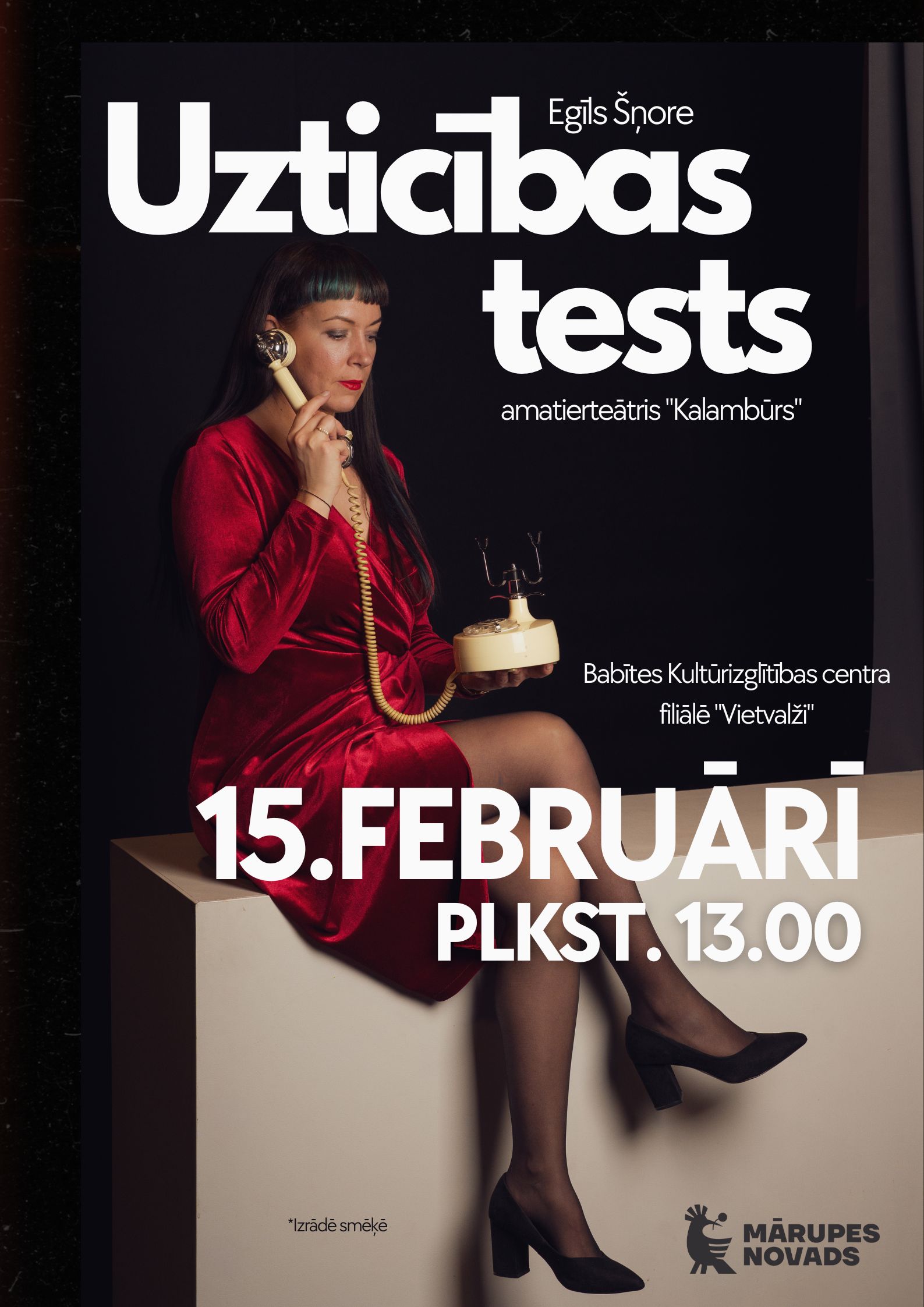 Sievietes portrets uz tumša fona ar teksta grafiku