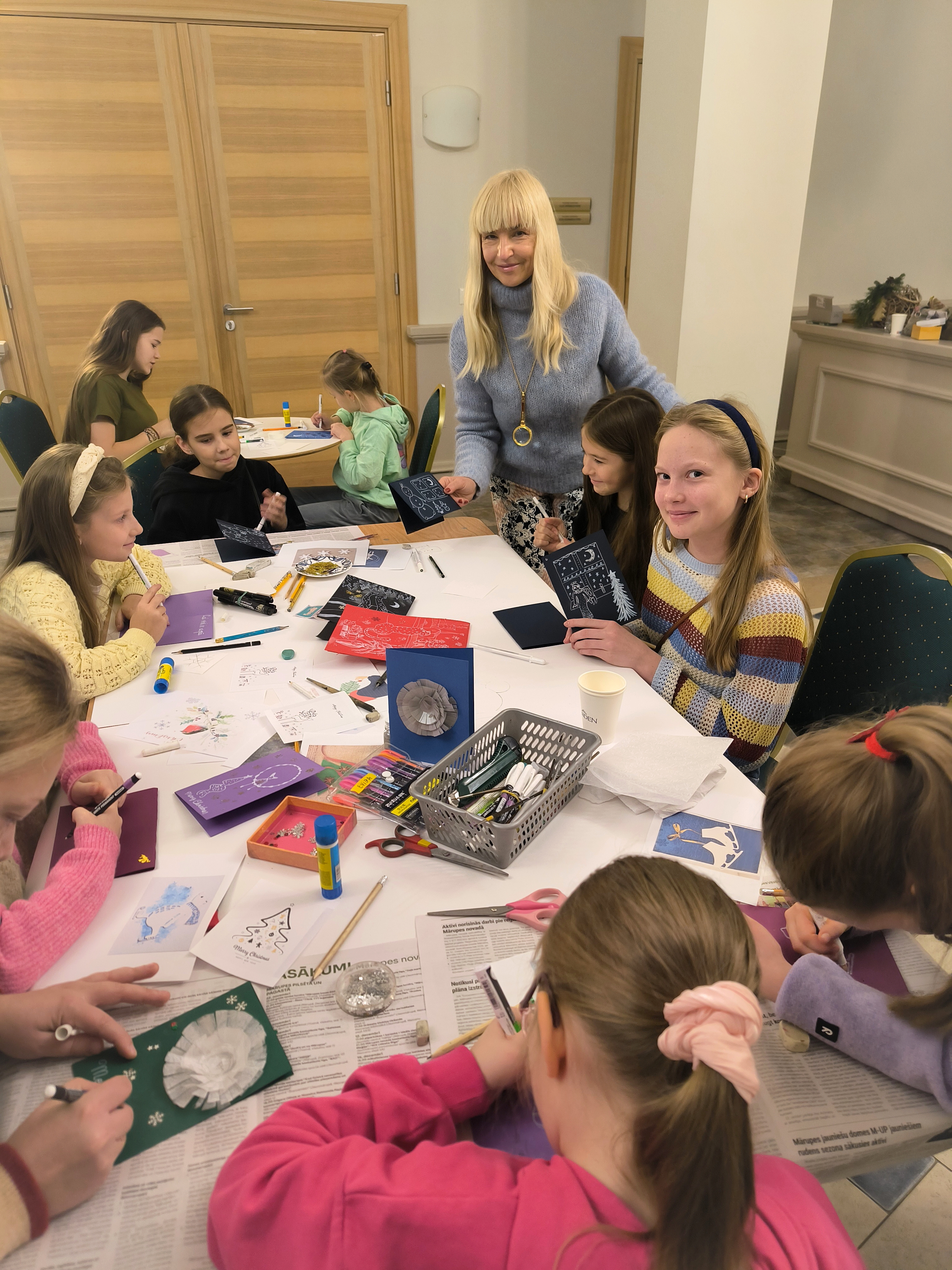 bērni radošajā darbnīcā