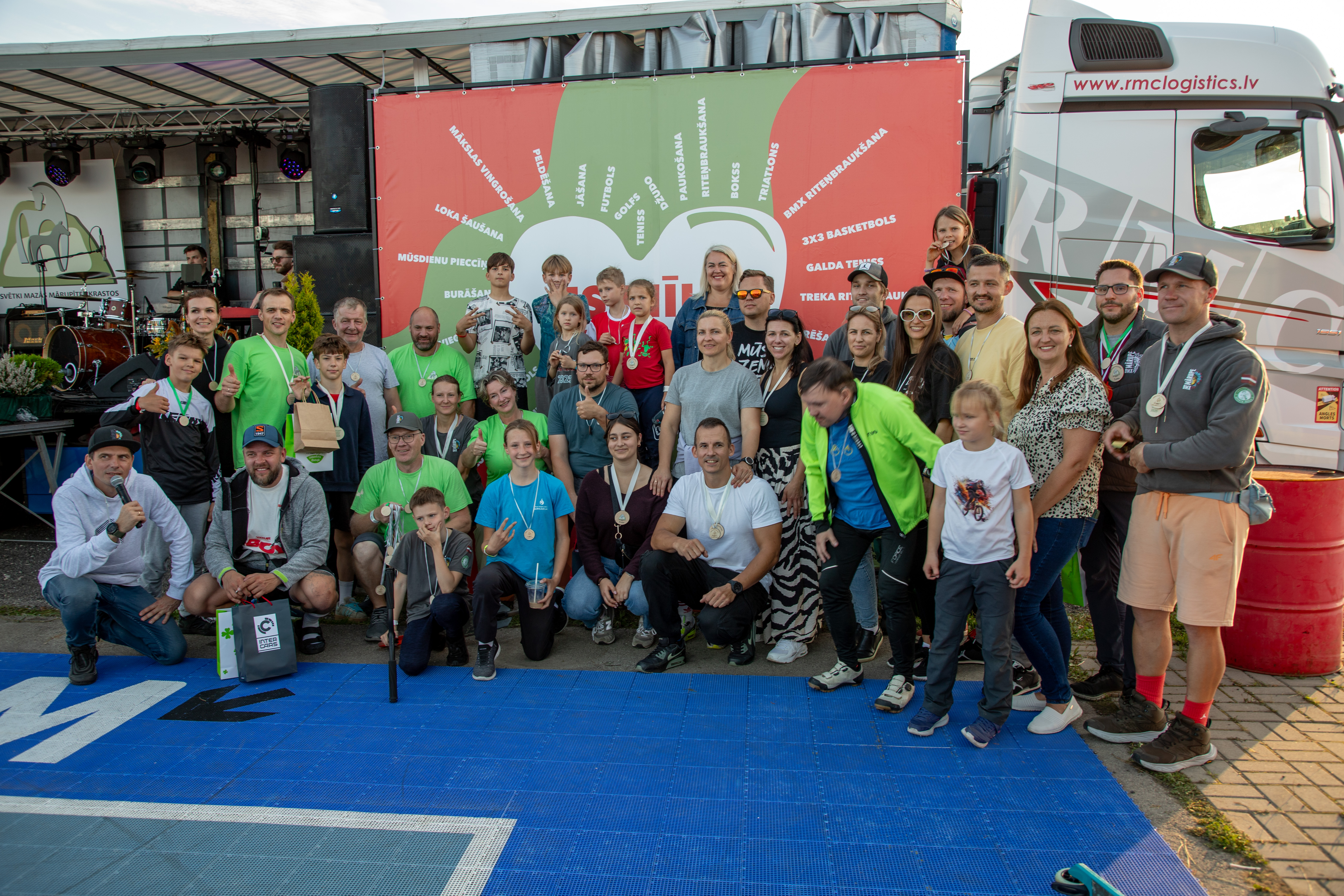 Sporta aktivitātes apbalvošanas dalībnieku kopbilde