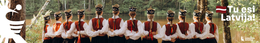 Tautumeitu bilde ar tērpiem zaļā pļavā un baltu logo elementu