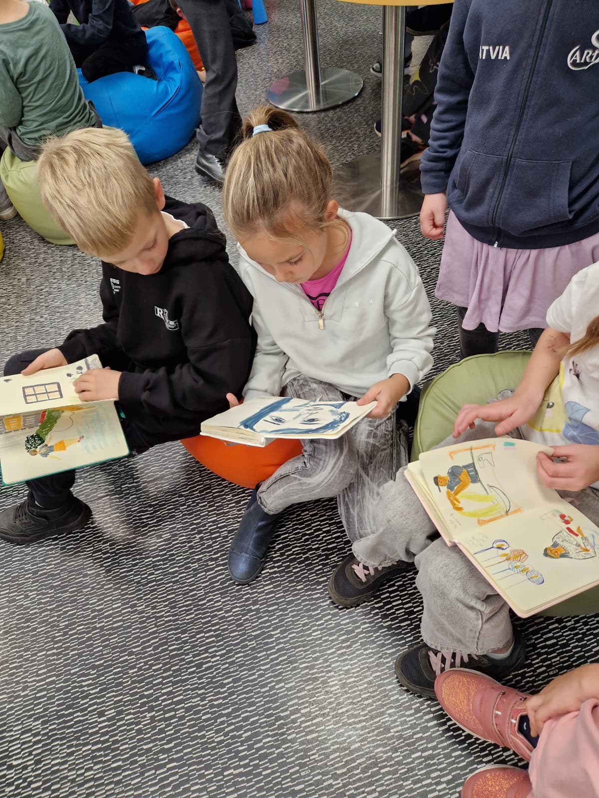 Bērnu grupa nodarbībā