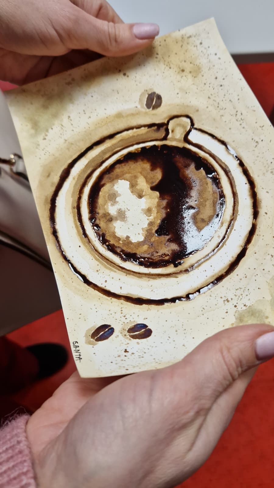 Radošie darbi uz krāsaina fona