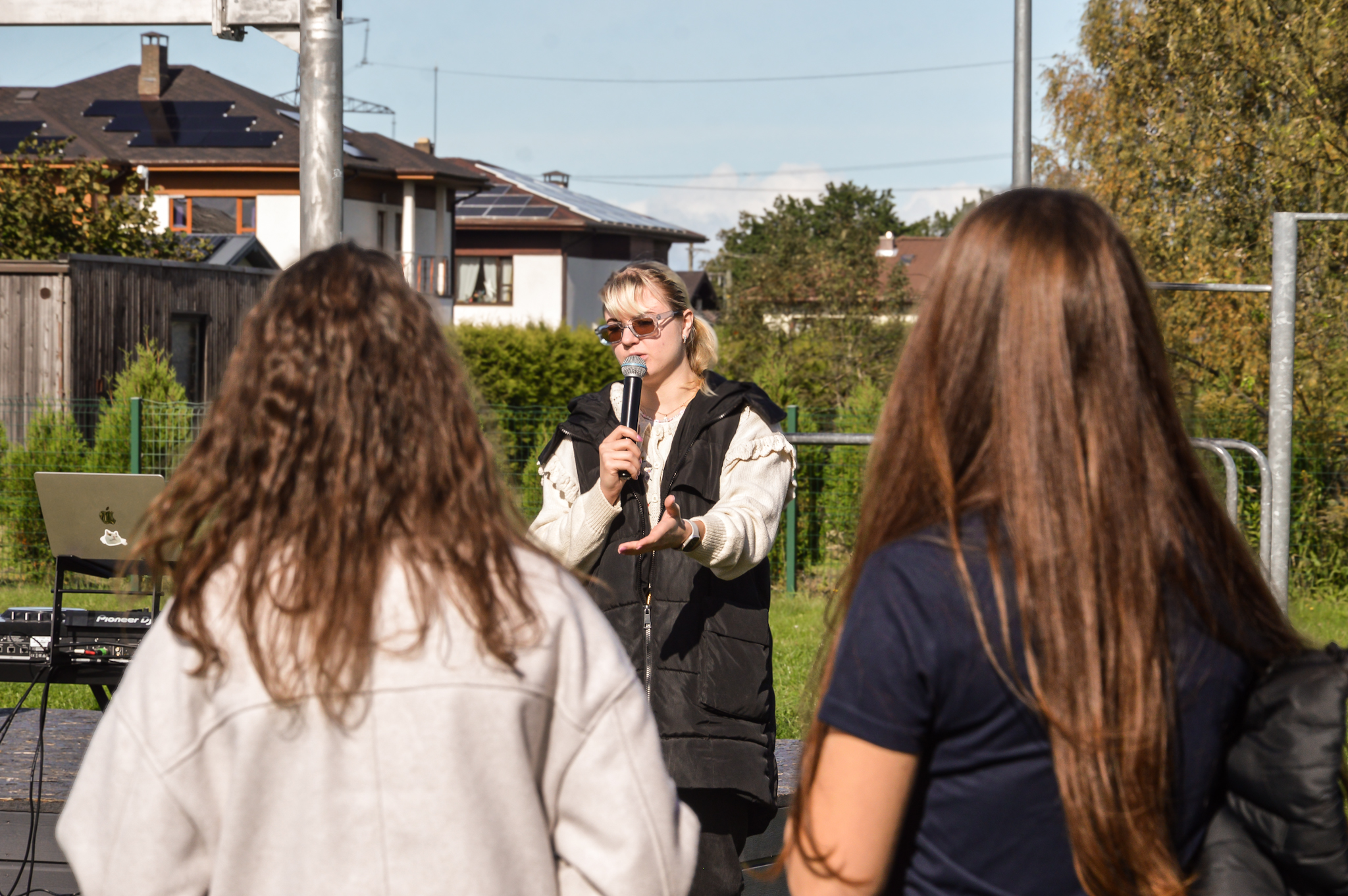 Jaunieši brīvdabas pasākumā
