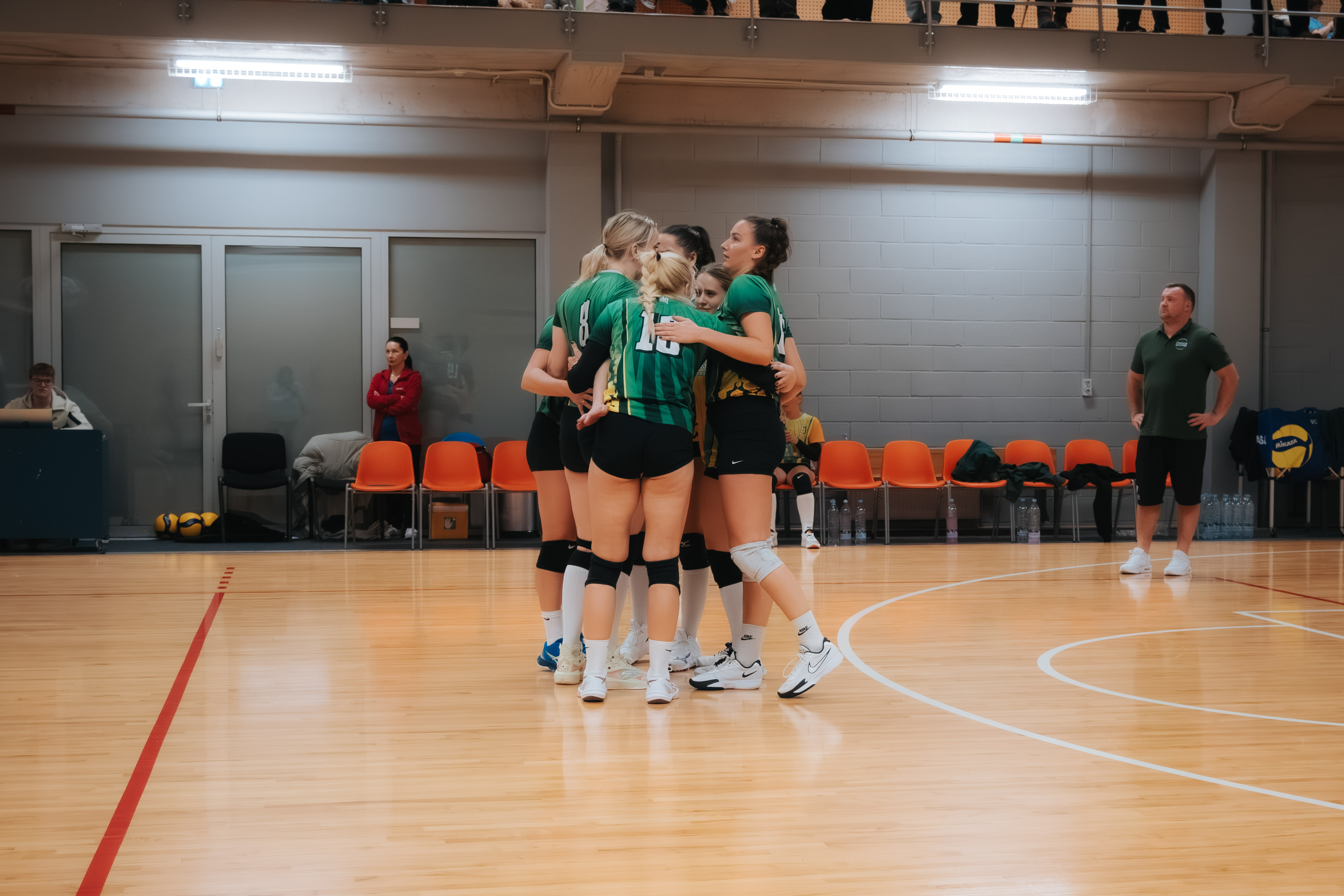 Sievietes volejbola laukumā