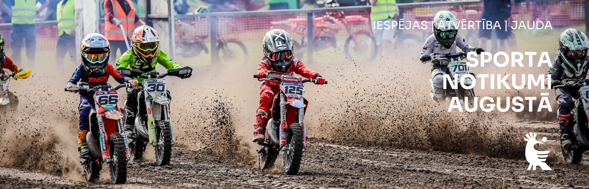 Motociklisti brauc cauri dubļos