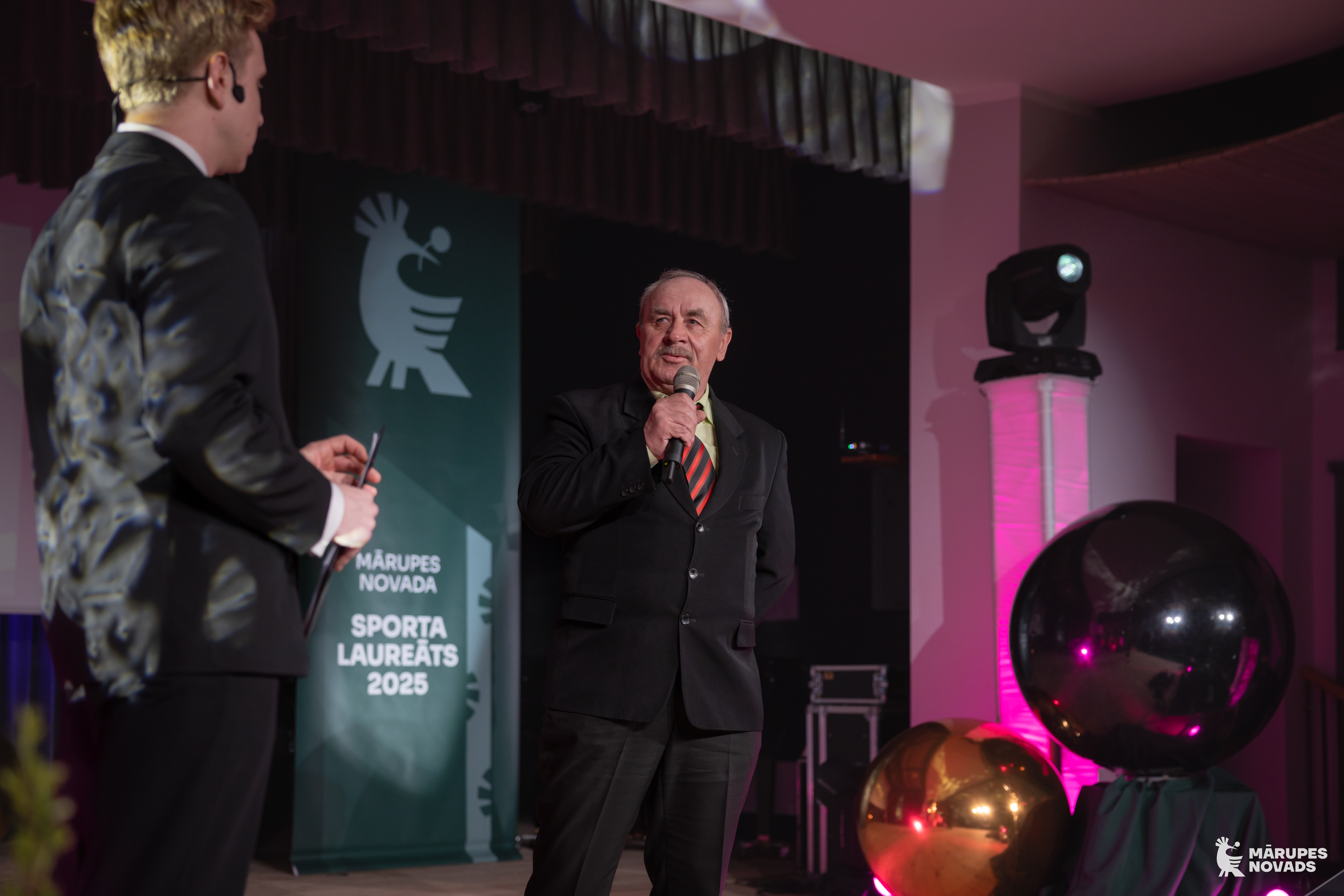 Cilvēks uz skatuves