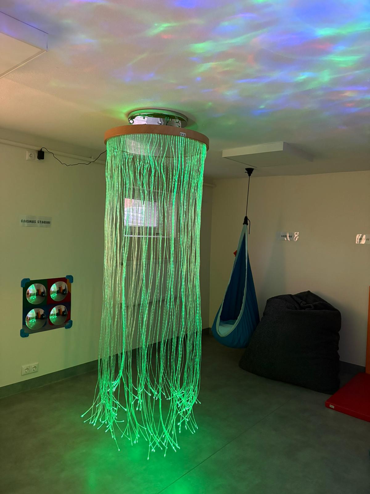 Izgaismots objekts un mēbeles