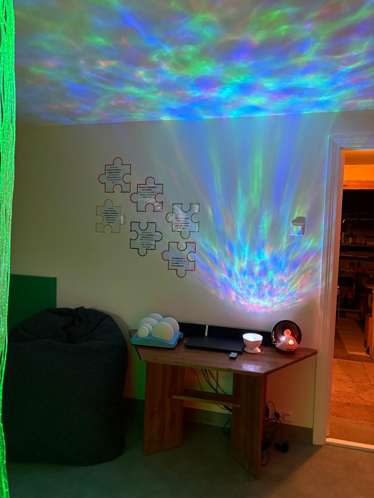 Izgaismots objekts un mēbeles