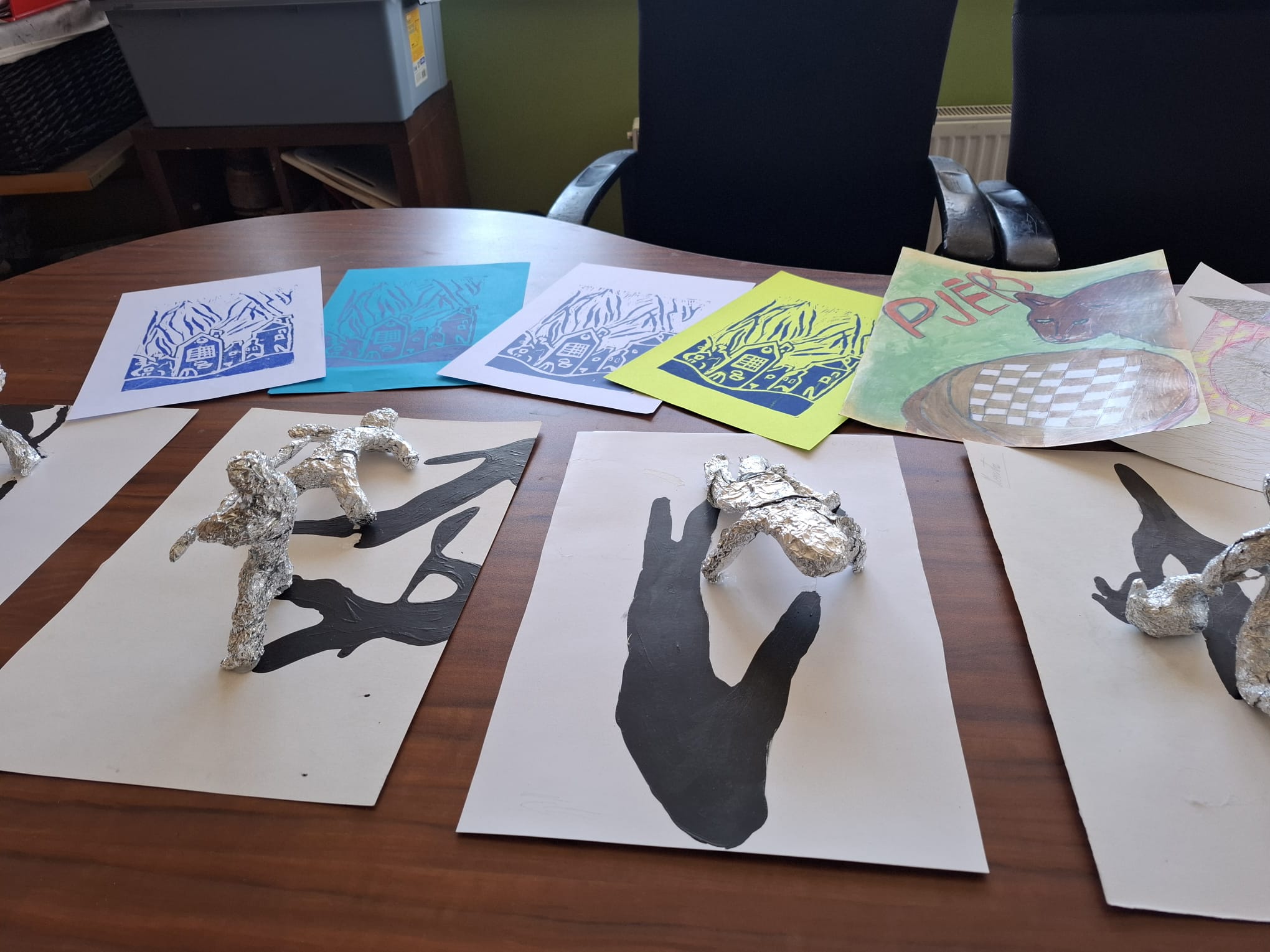 grafikas darbs ar foliju