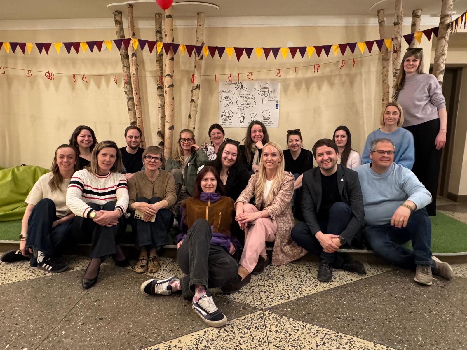 kopbilde ar apmācību dalībniekiem