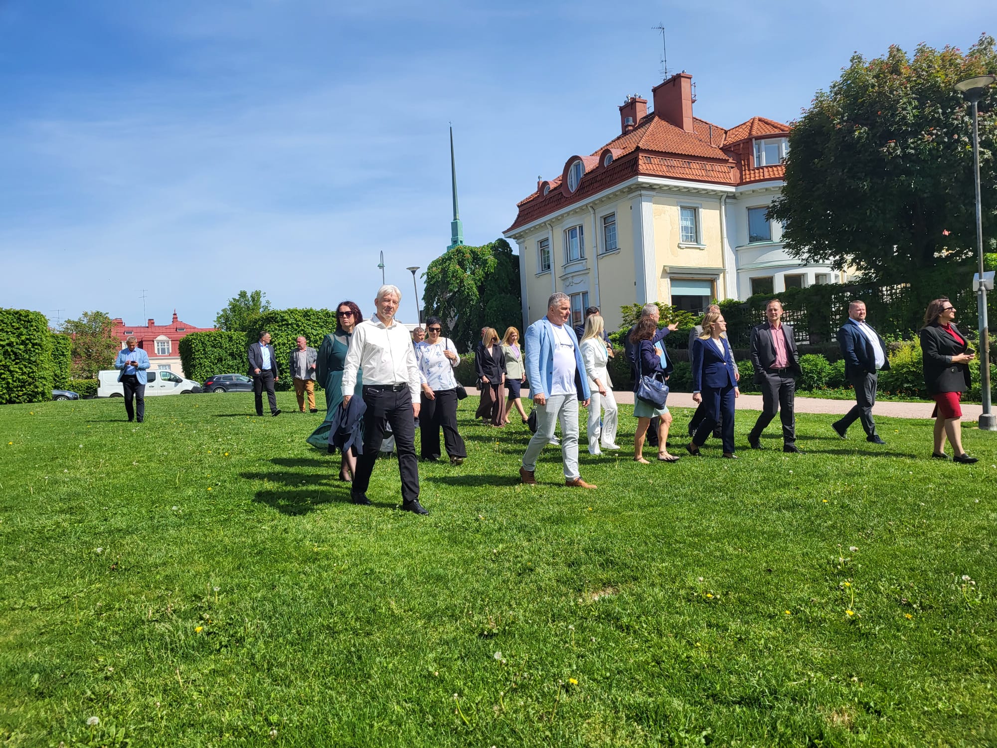 Pieredzes apmaiņa Somijā: no patvertnēm skolās un drošas mācību vides līdz iedzīvotāju labbūtībai