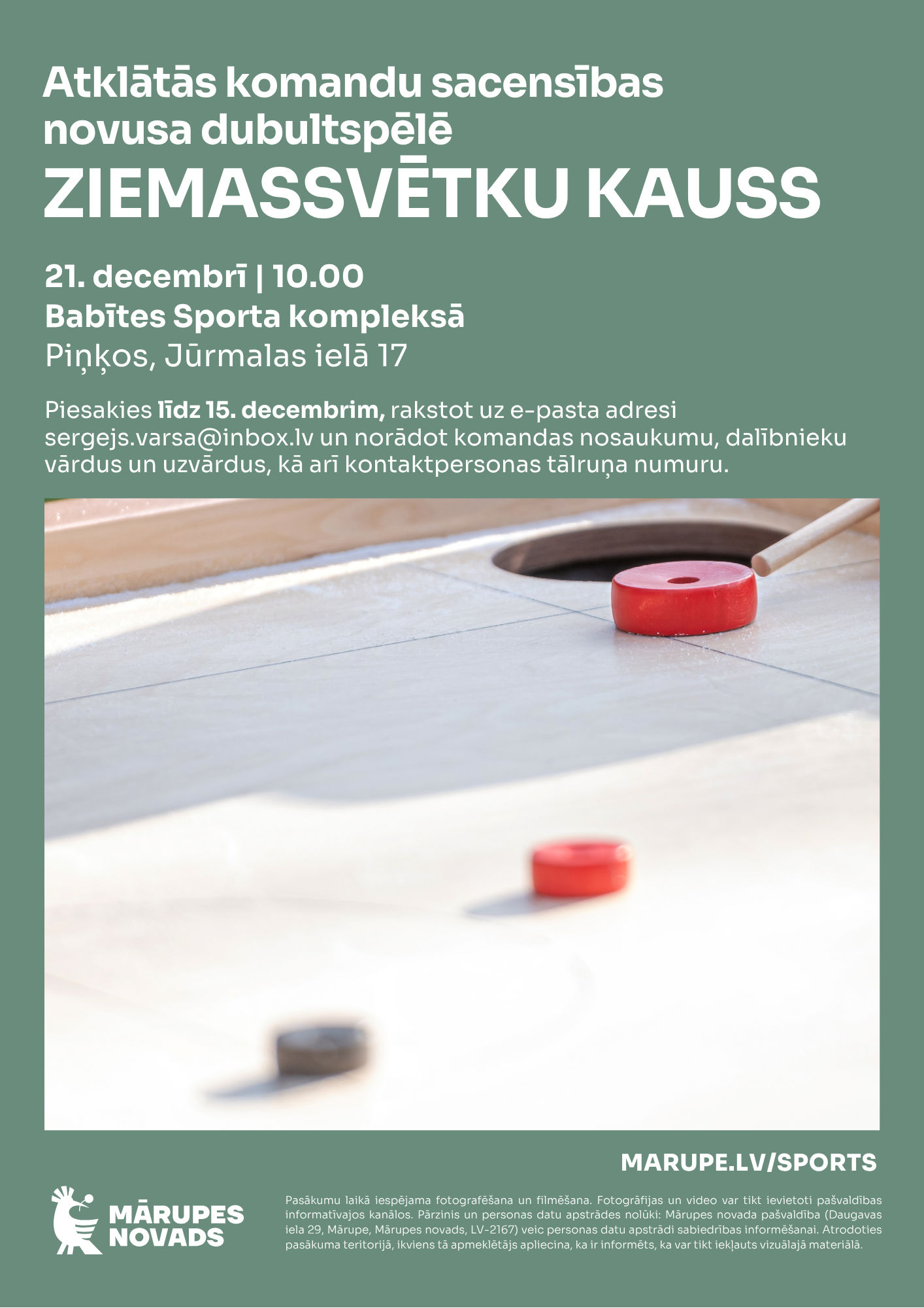 Zaļa afiša ar baltiem burtiem un elementiem