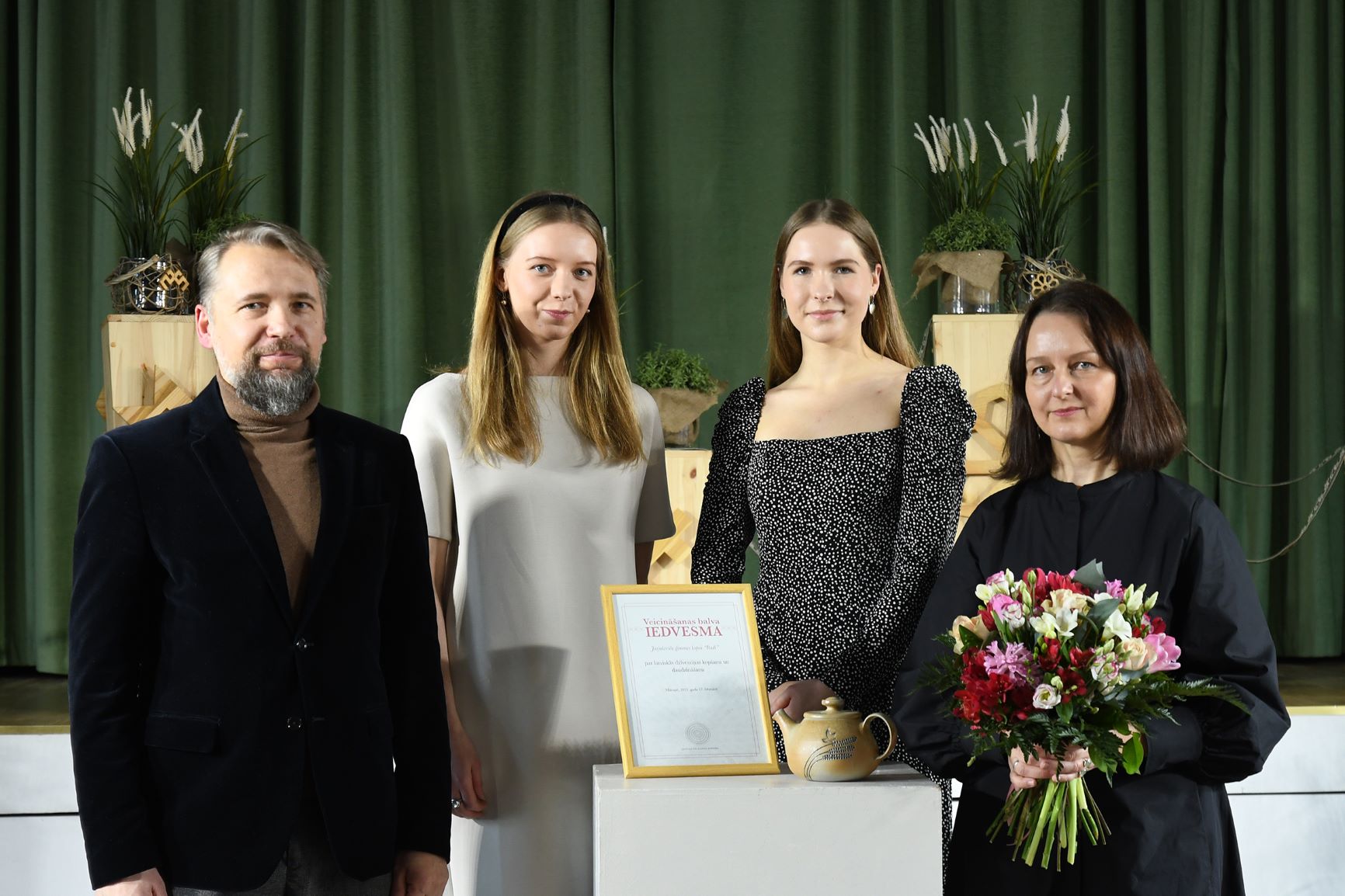 Jasjukeviču ģimenes foto Mārupes Kultūras nama zālē