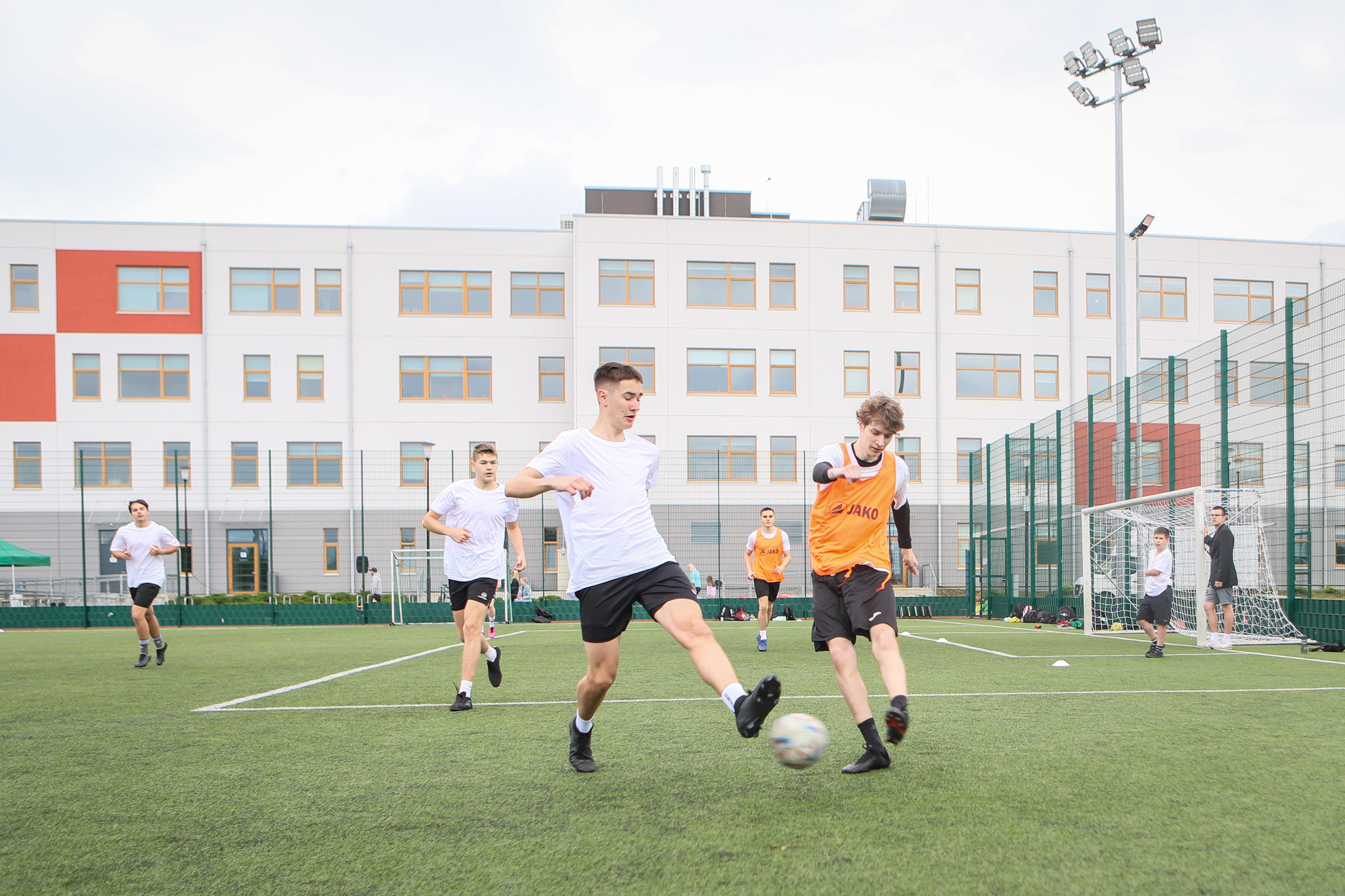 Futbolisti āra stadonā