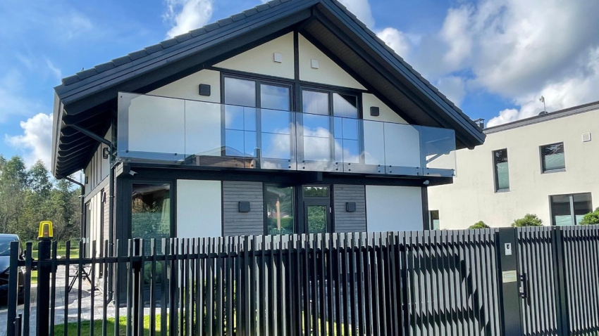 Moderns stikla balkons