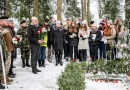 Barikāžu atceres brīdis Mārupē pie Roberta Mūrnieka atdusas vietas, 16.01.2017.