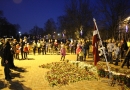 Lāpu gājiens un piemiņas brīdis Mārupes kapos; Foto: L.Allens 11.11.2015.