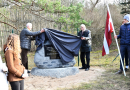 Lāčplēša dienā pie Golfa laukuma “Viesturi” atklāts trešais piemiņas akmens, 11.11.2019.