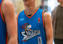 Basketbolisti sporta zālē