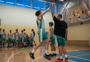Basketbolisti sporta zālē