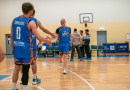 Basketbolisti sporta zālē