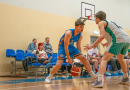 Basketbolisti sporta zālē