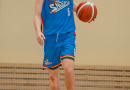 Basketbolisti sporta zālē