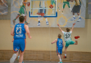 Basketbolisti sporta zālē