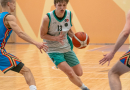 Basketbolisti sporta zālē