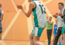 Basketbolisti sporta zālē