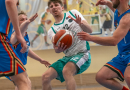 Basketbolisti sporta zālē